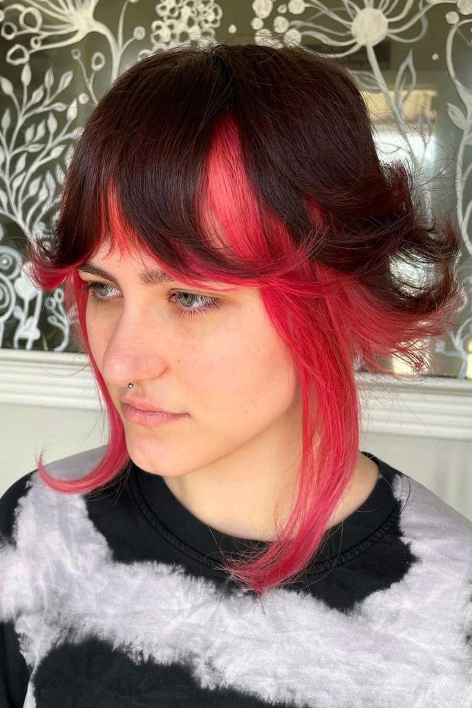 Short Butterfly Haircut with Bright Tressers 