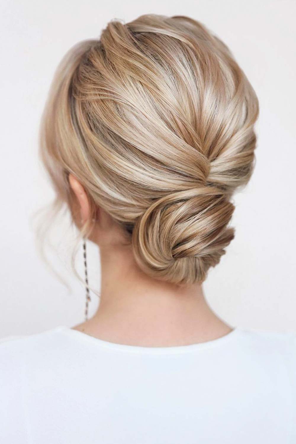 Long Straight Blond Hair Messy Bun Side Locks Pins #fallhairstylestrends #hairstylestrends #trends