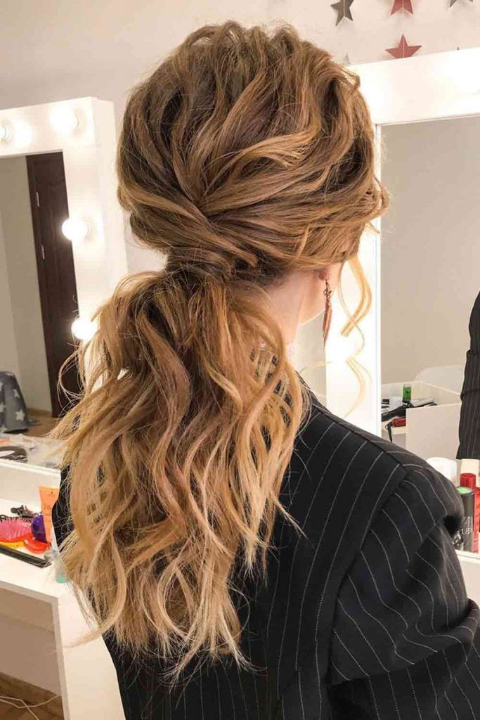 Beach Waves Textured Low Ponytail #beachwaves #lowponytails