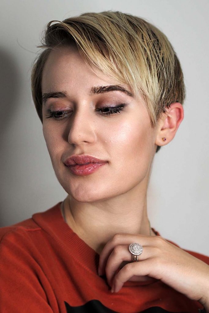 Side-Swept Pixie Haircut with Wispy Fringe #pixiecut #shorthaircut