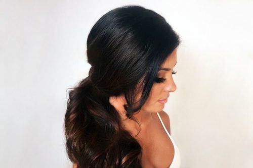 Looks with Side Ponytail to Resemble a Princess